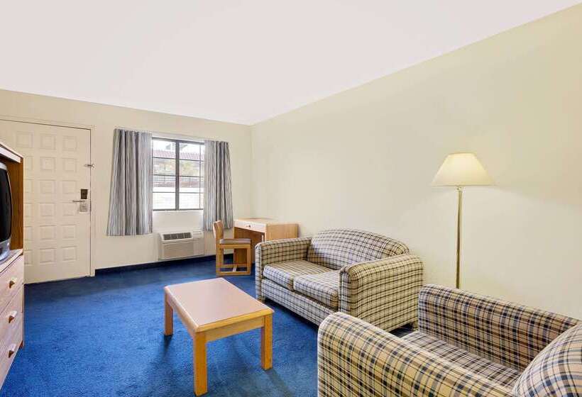 Отель Days Inn & Suites By Wyndham Needles