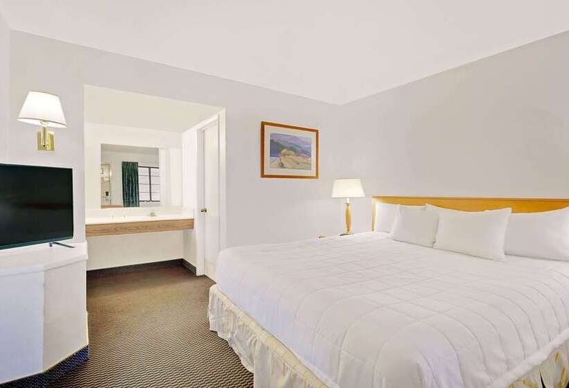 Отель Days Inn & Suites By Wyndham Needles