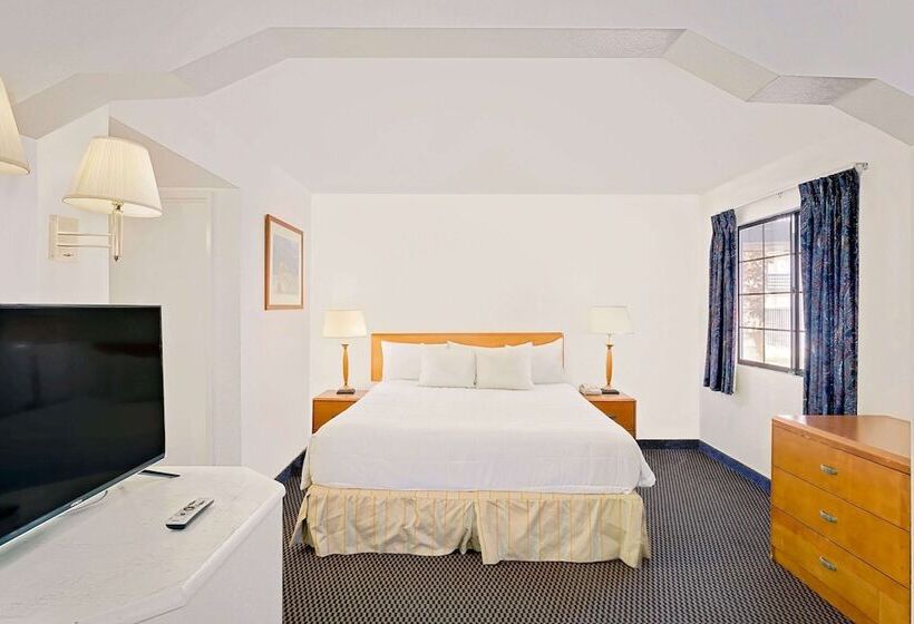 Отель Days Inn & Suites By Wyndham Needles