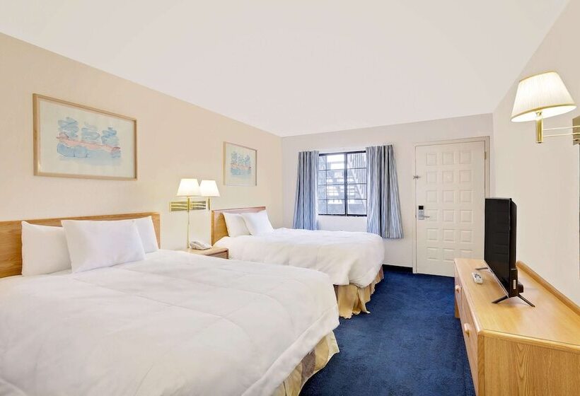 Отель Days Inn & Suites By Wyndham Needles