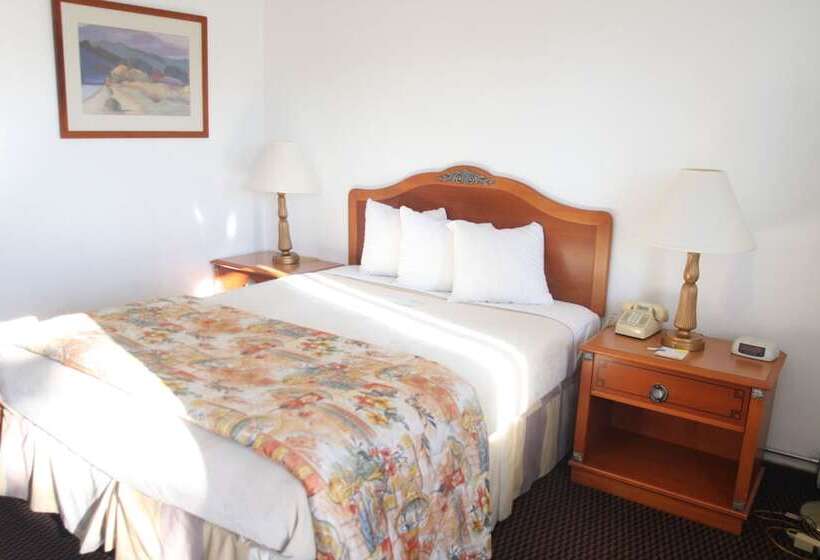 Отель Days Inn & Suites By Wyndham Needles