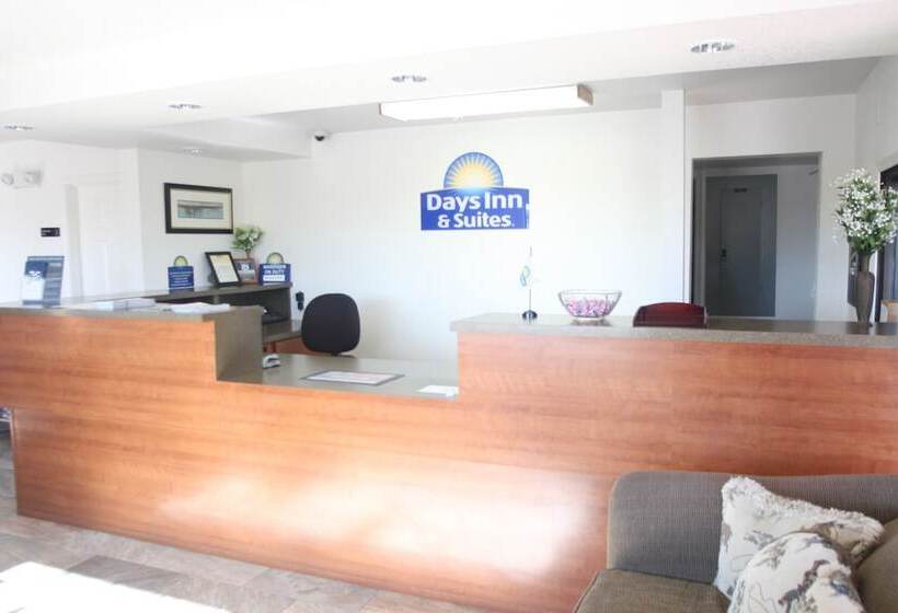 Отель Days Inn & Suites By Wyndham Needles
