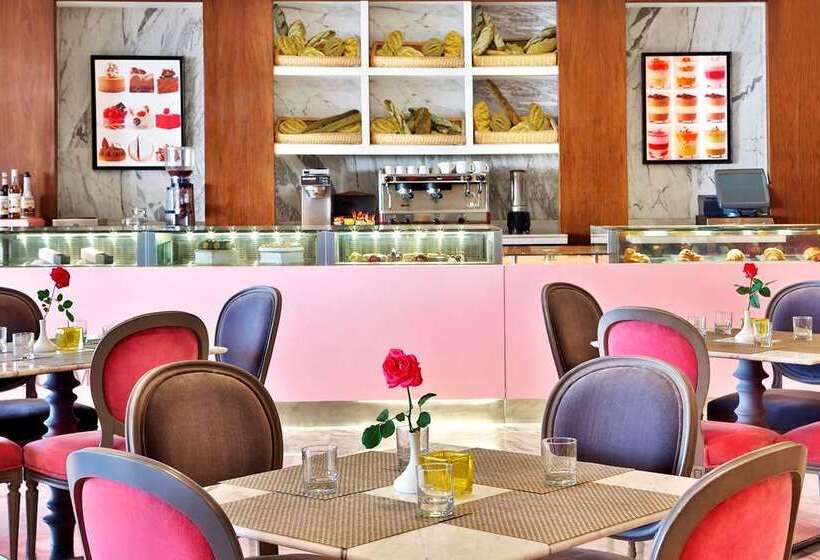 هتل Hilton Alexandria Corniche