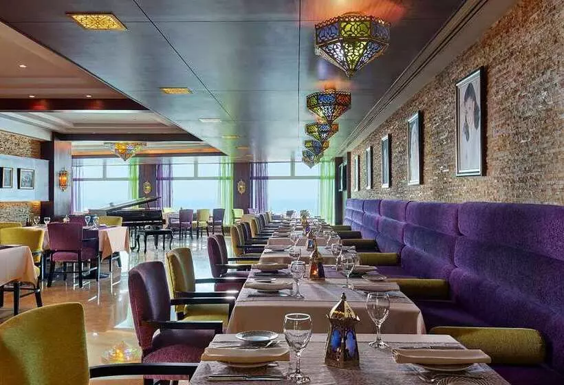 هتل Hilton Alexandria Corniche