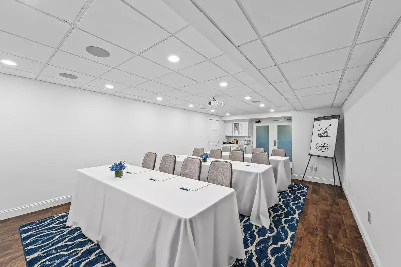 Отель Icona Cape May