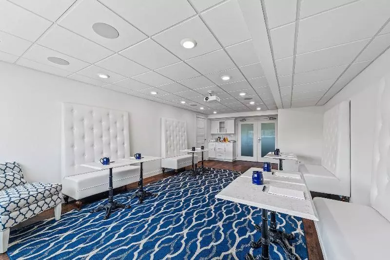 Отель Icona Cape May