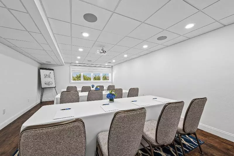 Отель Icona Cape May