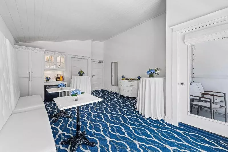 Отель Icona Cape May