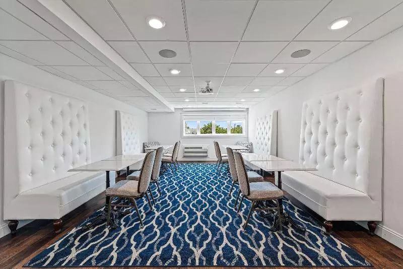 Отель Icona Cape May