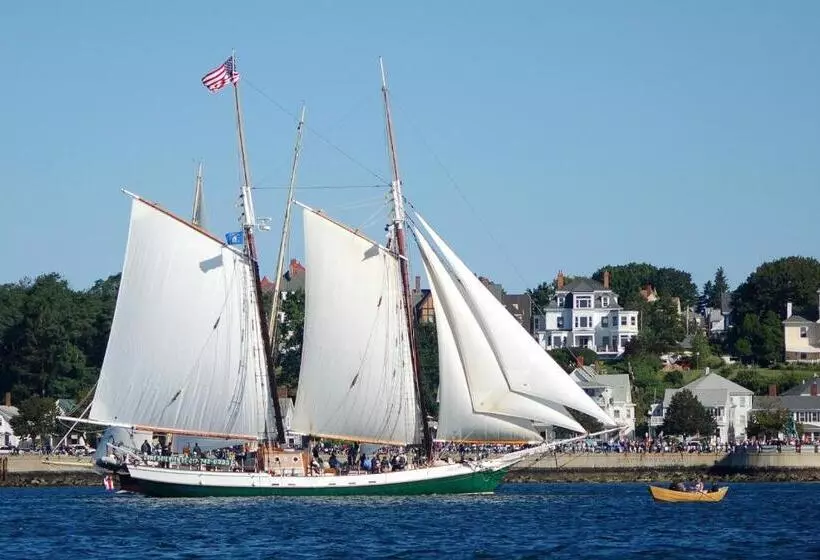 Ocean House Hotel At Bass Rocks