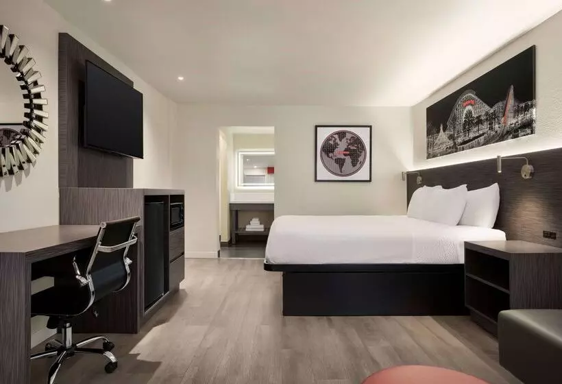 酒店 Ramada By Wyndham Anaheim Convention Center