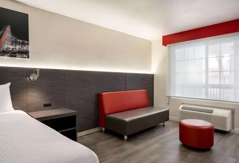 酒店 Ramada By Wyndham Anaheim Convention Center