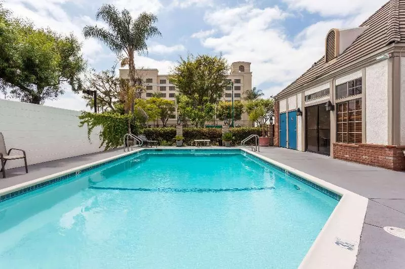 酒店 Ramada By Wyndham Anaheim Convention Center