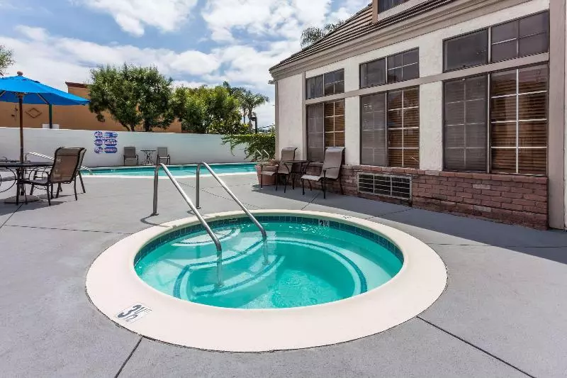 酒店 Ramada By Wyndham Anaheim Convention Center