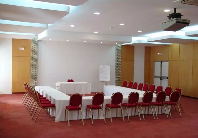 בית מלון כפרי Ras El Ain