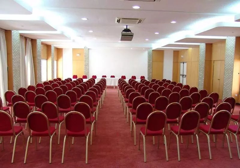 בית מלון כפרי Ras El Ain