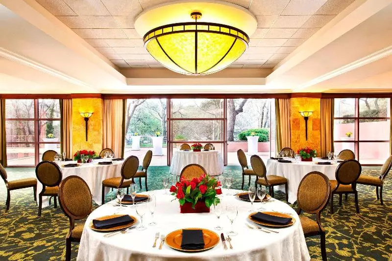 Hotel Downright Austin, A Renaissance