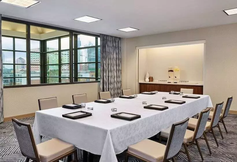 Hotel Downright Austin, A Renaissance