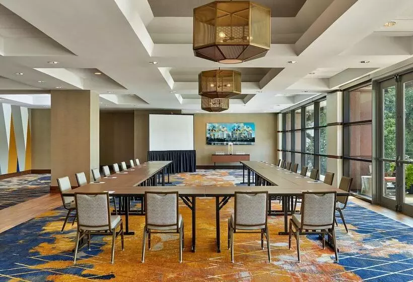 Hotel Downright Austin, A Renaissance