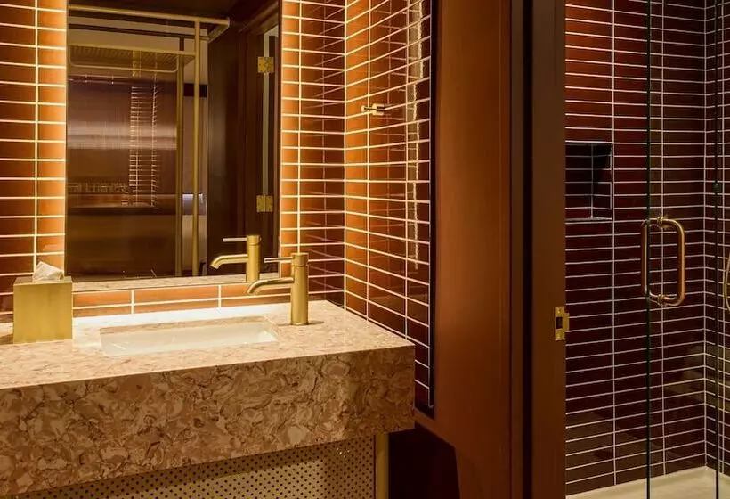 Hotel Downright Austin, A Renaissance