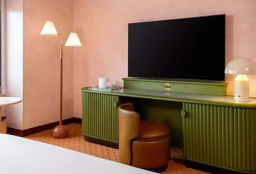 Hotel Downright Austin, A Renaissance