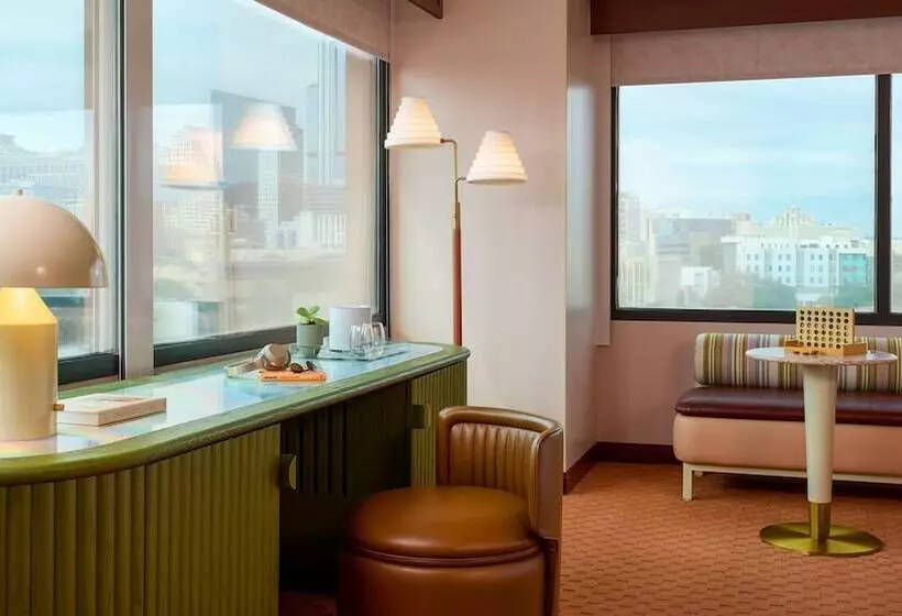 Hotel Downright Austin, A Renaissance