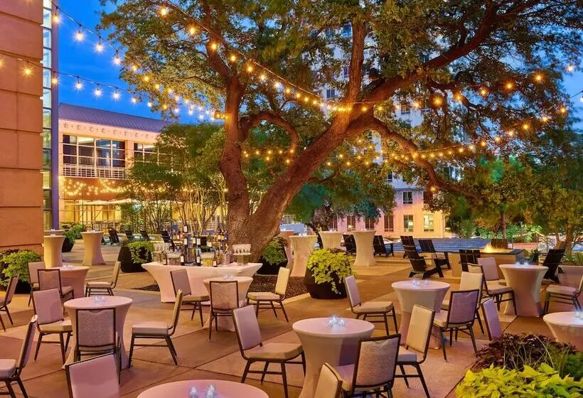 Hotel Downright Austin, A Renaissance