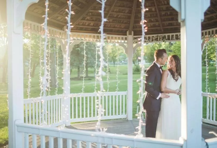 בית מלון כפרי The Abbey Resort