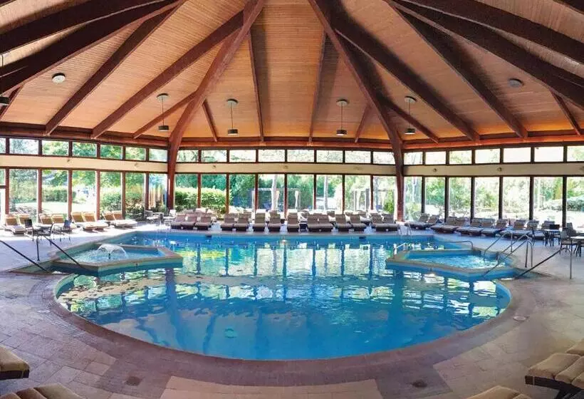 בית מלון כפרי The Abbey Resort