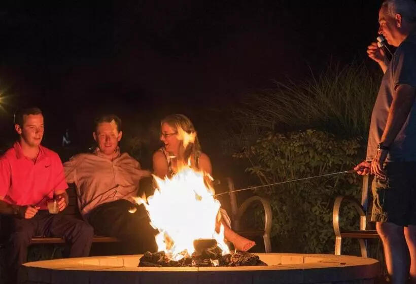 בית מלון כפרי The Abbey Resort