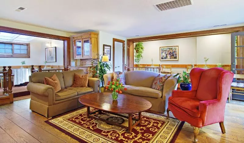 فندق Babbling Brook Inn