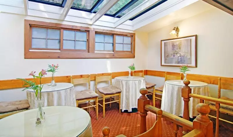 فندق Babbling Brook Inn