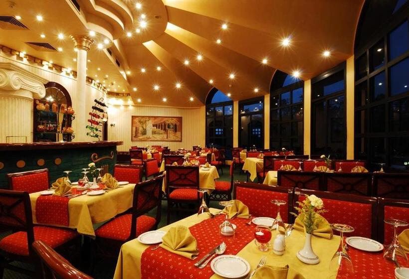 هتل Pyramids Resort by Jaz