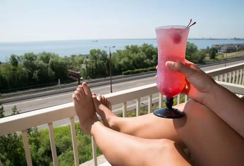 Edgewater Hotel & Waterpark