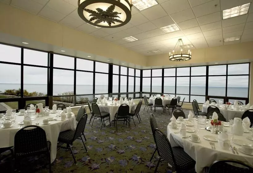 Edgewater Hotel & Waterpark