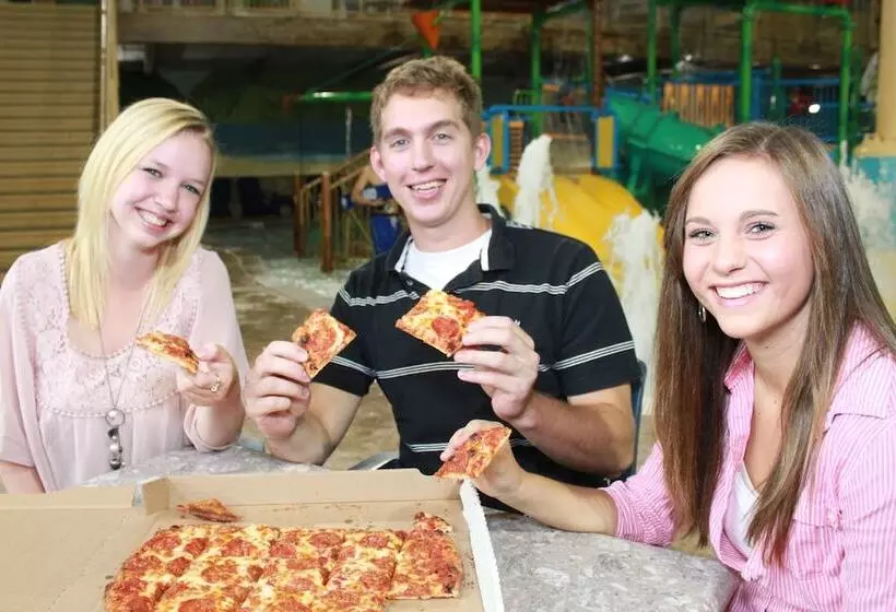 Edgewater Hotel & Waterpark