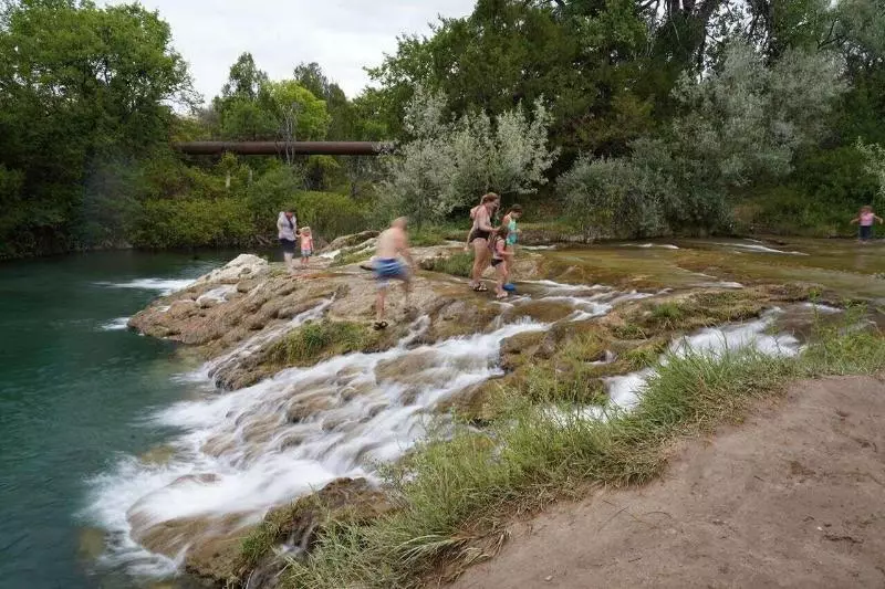 בית מלון כפרי Americas Best Value Inn By The River Hot Springs