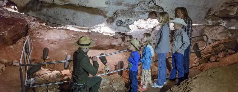 בית מלון כפרי Americas Best Value Inn By The River Hot Springs