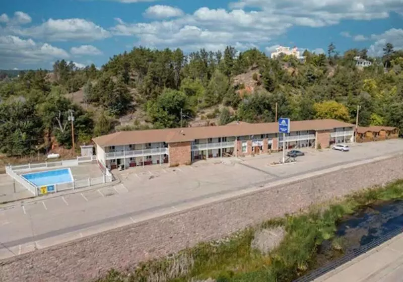 בית מלון כפרי Americas Best Value Inn By The River Hot Springs