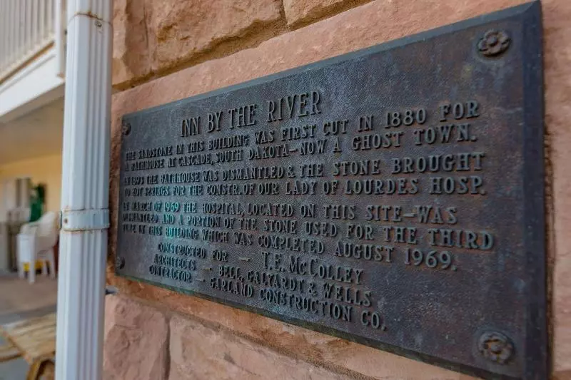 בית מלון כפרי Americas Best Value Inn By The River Hot Springs