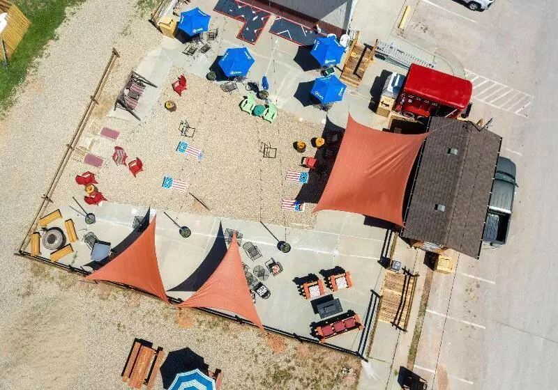 בית מלון כפרי Americas Best Value Inn By The River Hot Springs