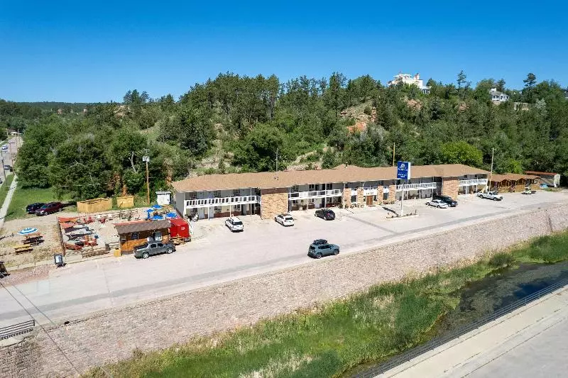 בית מלון כפרי Americas Best Value Inn By The River Hot Springs