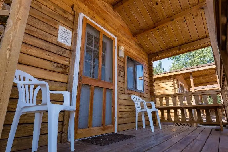 ホテル Americas Best Value Inn By The River Hot Springs