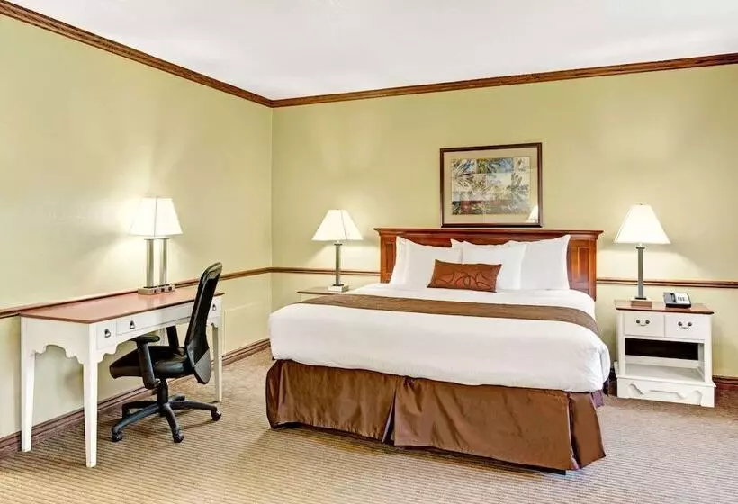 בית מלון כפרי Baymont By Wyndham Provo River