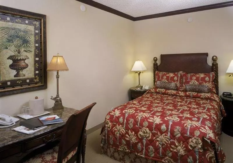 Отель Beachcomber Resort & Club