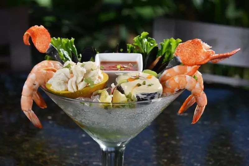 Отель Beachcomber Resort & Club