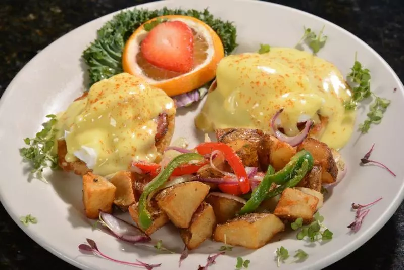 Отель Beachcomber Resort & Club