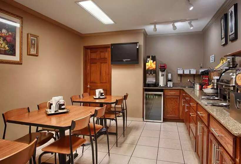 酒店 Best Western Delhi Inn