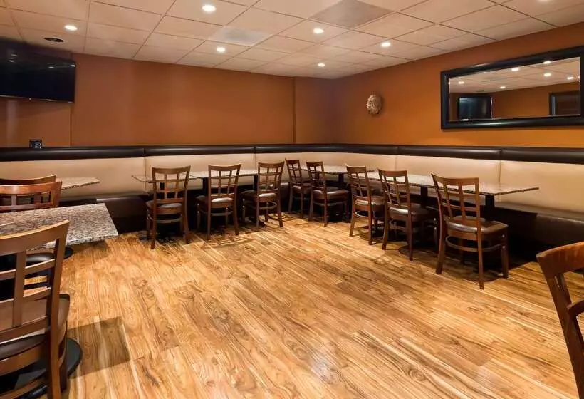 فندق Best Western Petaluma Inn