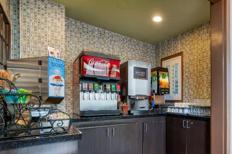 فندق Best Western Plus Brookside Inn